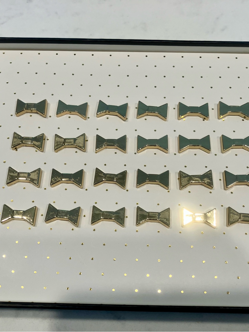 NWT KATE SPADE Gold Bow Push Pins 24 Set in Display Box - Picture 3 of 5